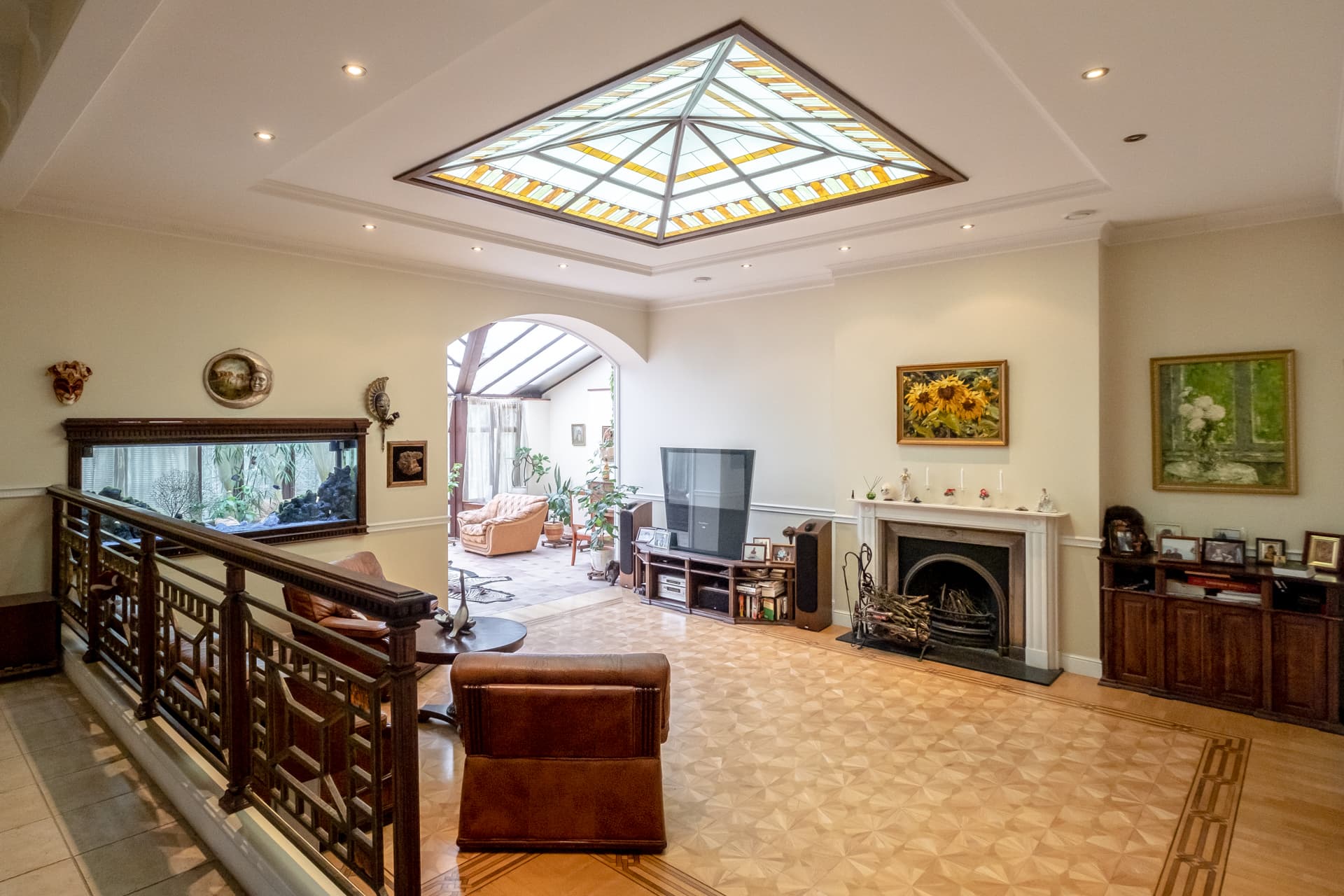 Дом окружении деревьев - фото 7